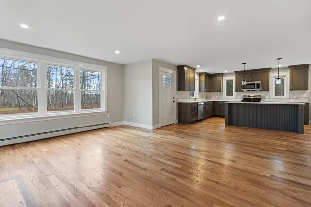 $765,000 | 1 Friendly Way, Windham, ME 04062