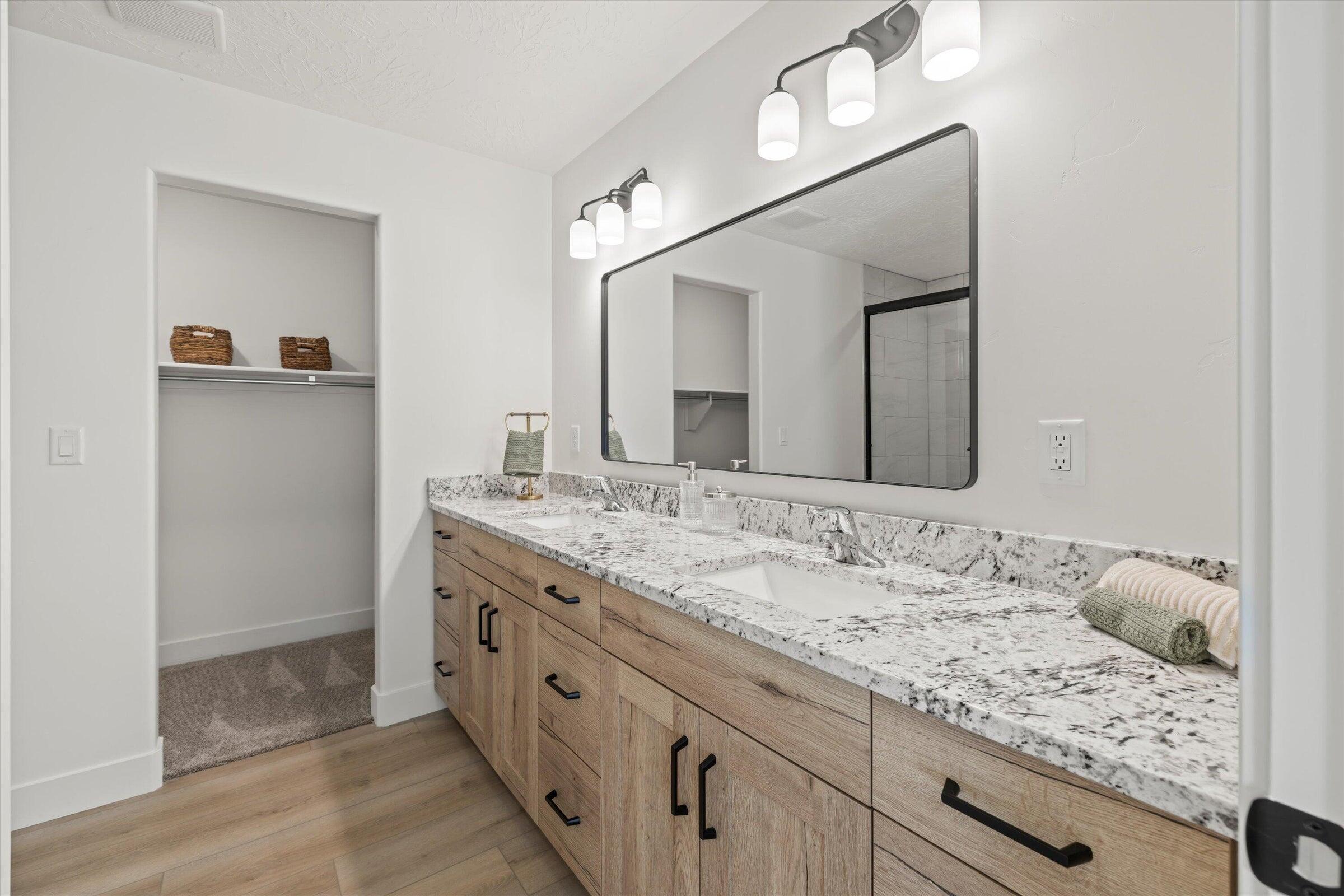 3930 North 350 West Enoch, UT 84721 - Photo 15 of 30 20250821194747284513000000-o