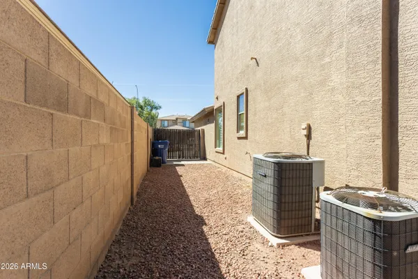 a view of a house with backyard