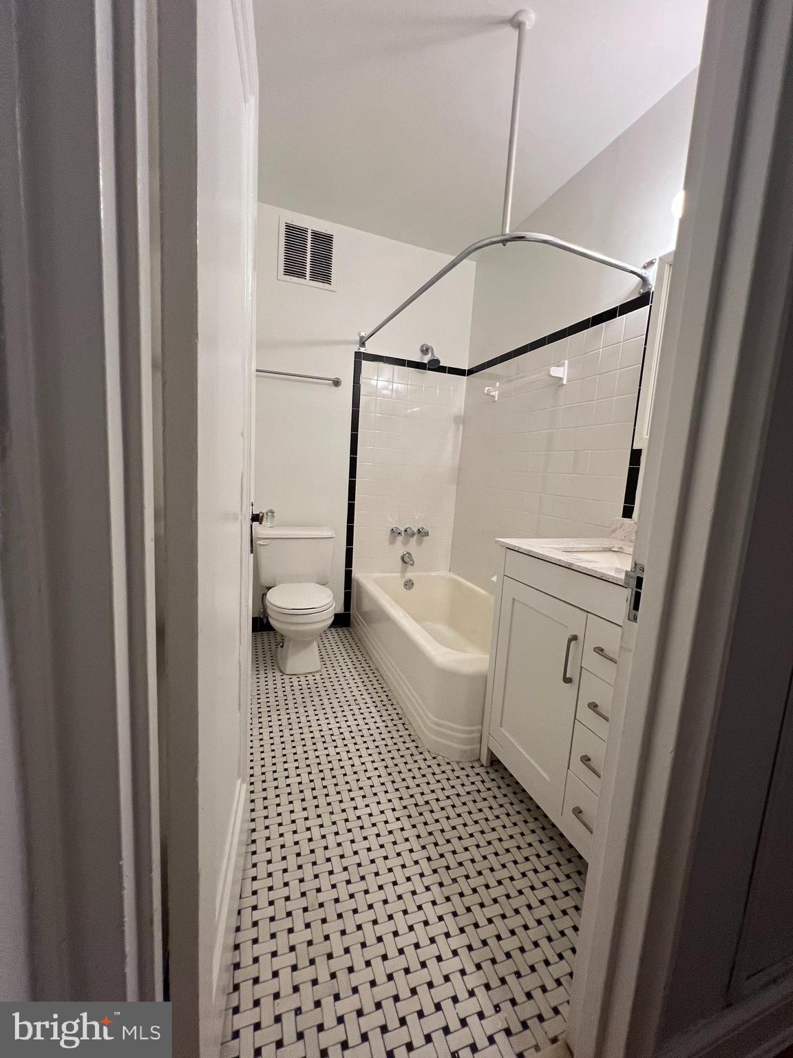 221 Ridgemede Road, Unit 302 Baltimore, MD 21210 - Photo 13 of 32
