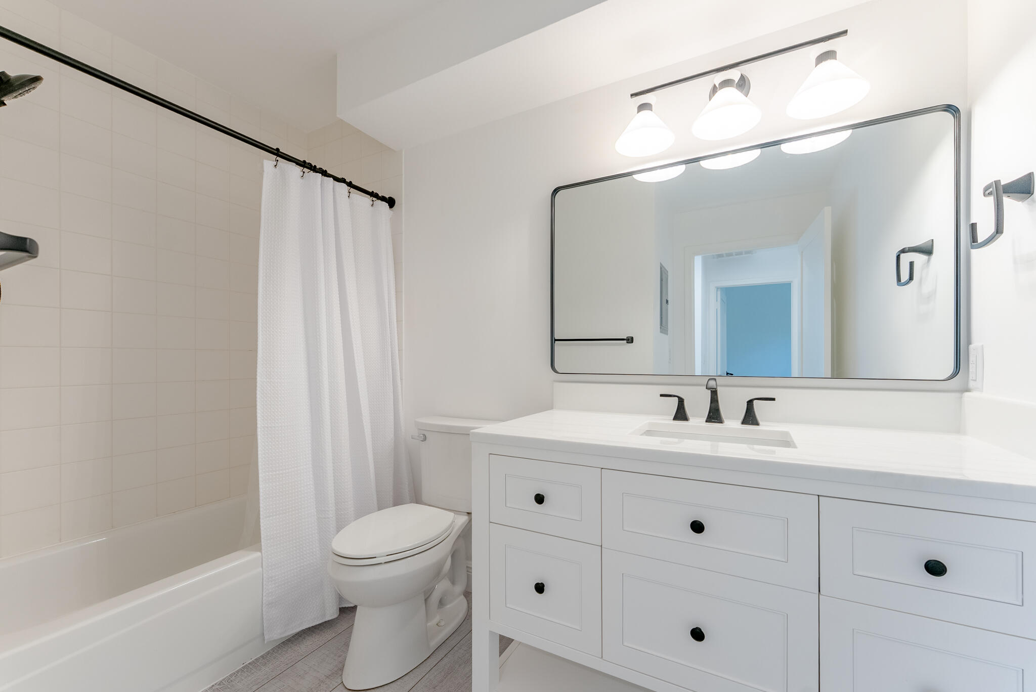 302 Summerwinds Lane Jupiter, FL 33458 - Photo 11 of 20 Third bathroom (renovated)