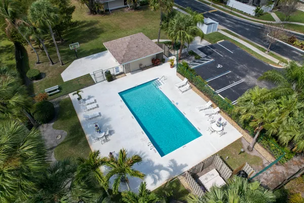$3,950 | 302 Summerwinds Lane, Jupiter, FL 33458