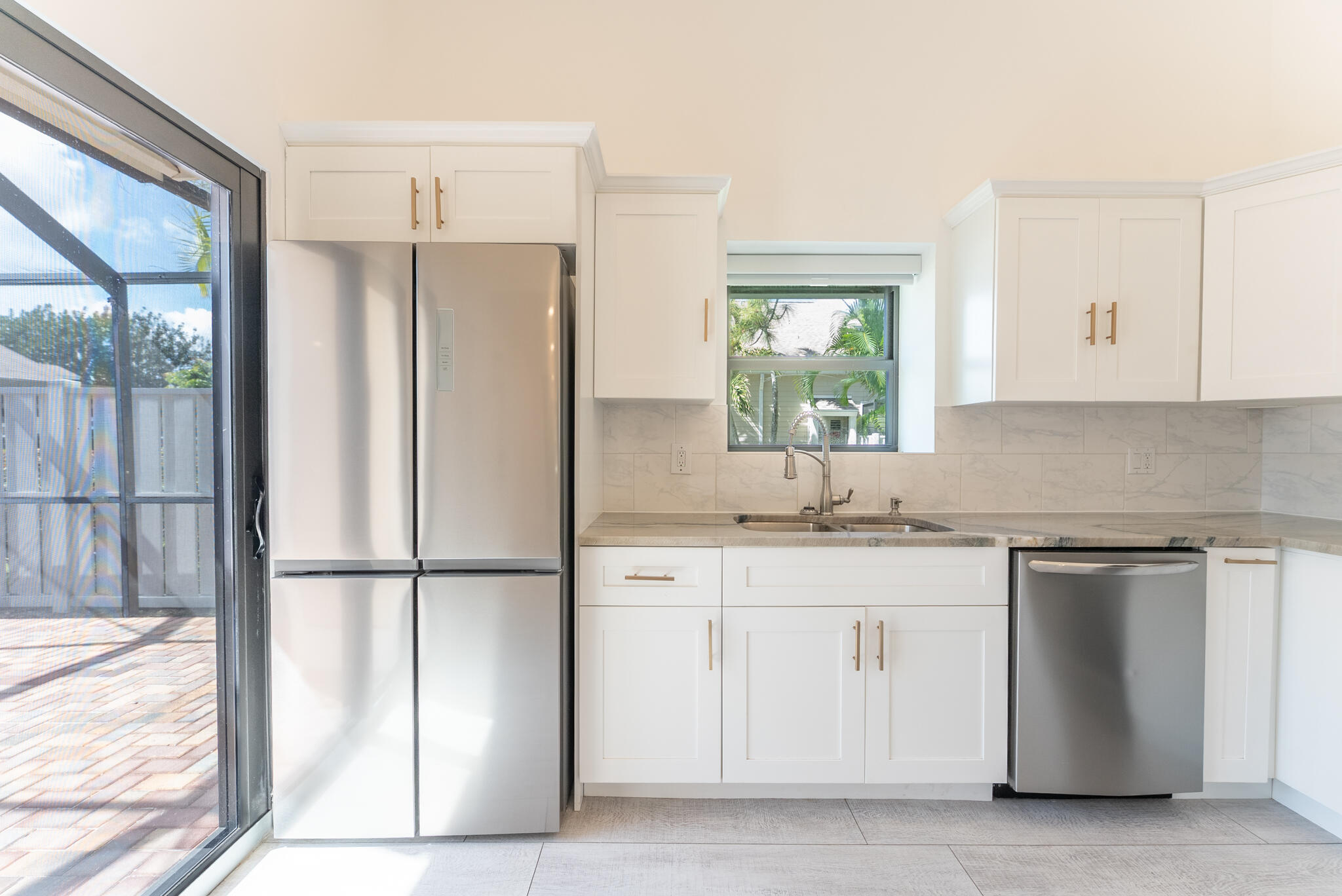 302 Summerwinds Lane Jupiter, FL 33458 - Photo 5 of 20 Kitchen alternative angle