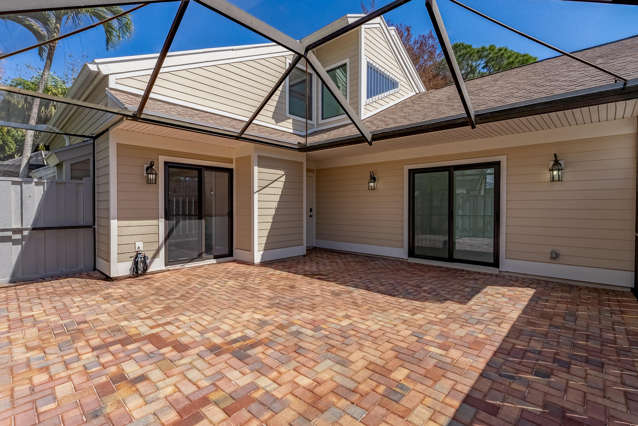 302 Summerwinds Lane Jupiter, FL 33458 - Photo 7 of 20 Screened patio/outdoor living