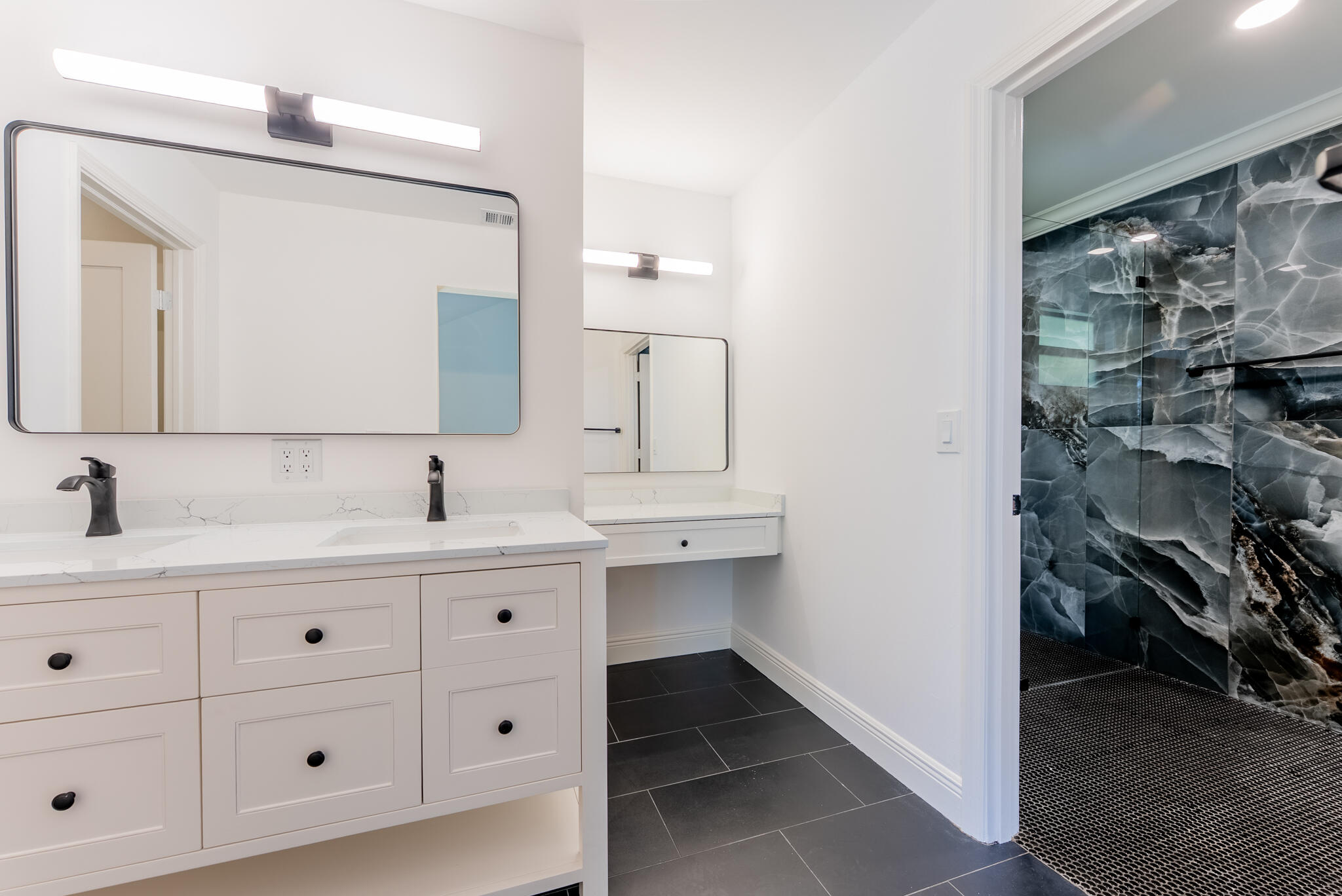 302 Summerwinds Lane Jupiter, FL 33458 - Photo 9 of 20 Primary bathroom (renovated)