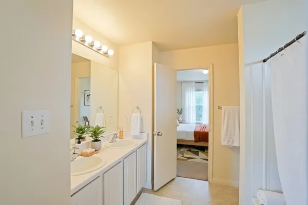 $1,800 | 714 Lavaca Loop, Elgin, TX 78621