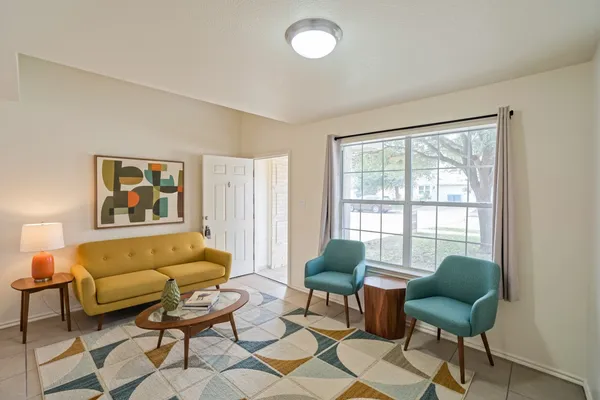 $1,800 | 714 Lavaca Loop, Elgin, TX 78621