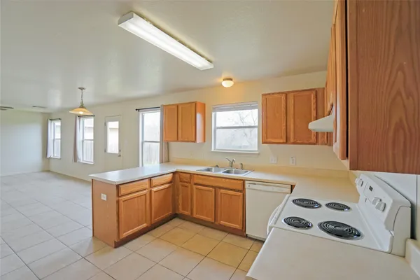 $1,800 | 714 Lavaca Loop, Elgin, TX 78621