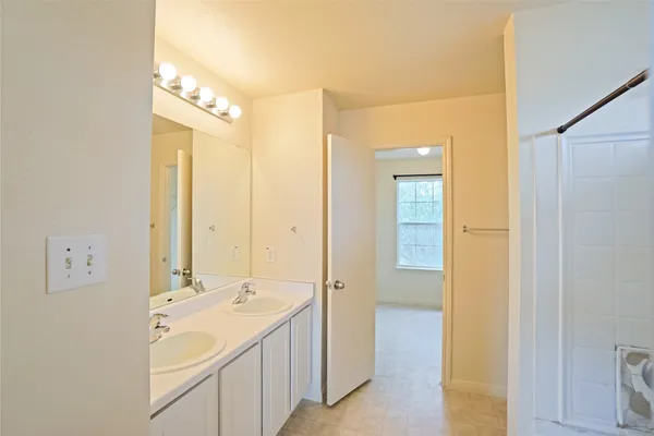 $1,800 | 714 Lavaca Loop, Elgin, TX 78621