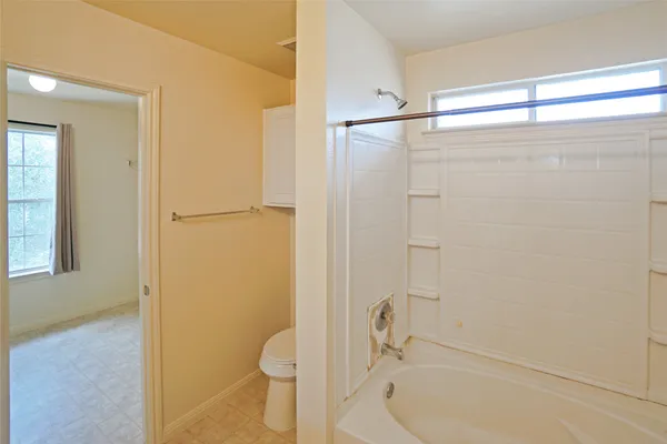 $1,800 | 714 Lavaca Loop, Elgin, TX 78621