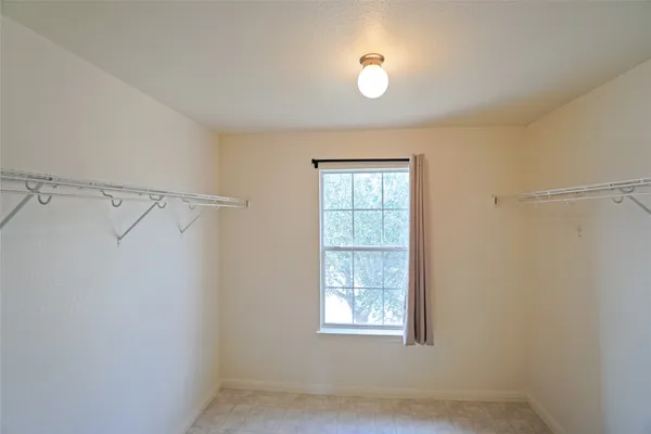 $1,800 | 714 Lavaca Loop, Elgin, TX 78621