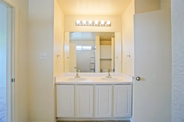 $1,800 | 714 Lavaca Loop, Elgin, TX 78621