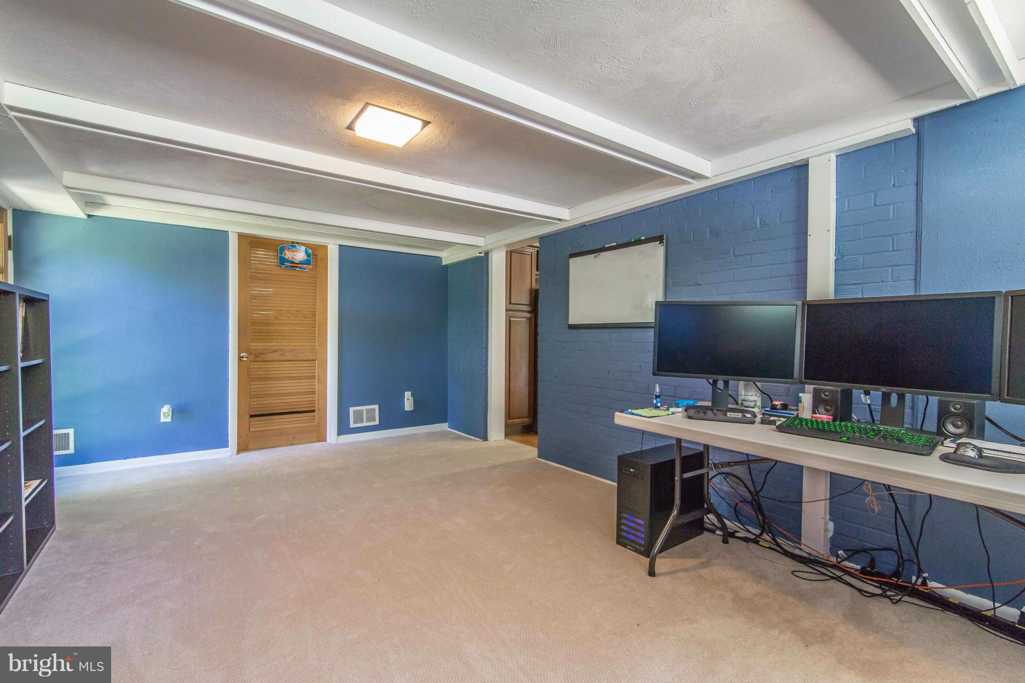 7407 Inzer Street Springfield, VA 22151 - Photo 25 of 29 a workspace with furniture