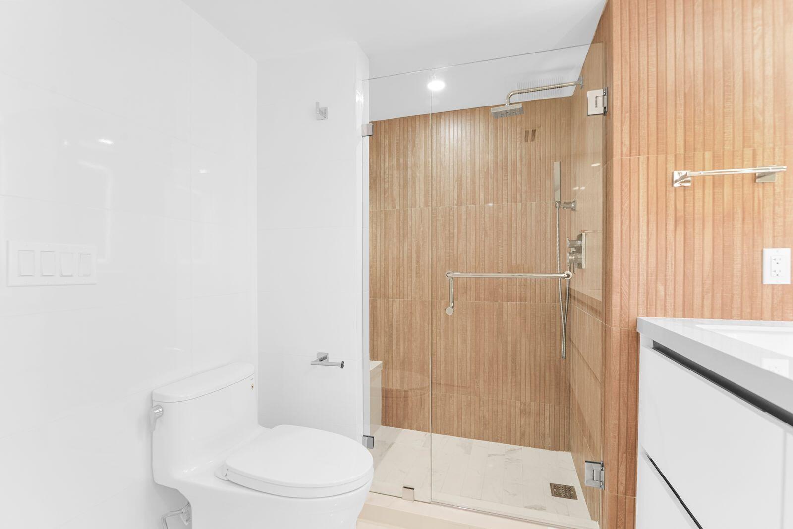 500 South Ocean Boulevard, Unit PH6 Boca Raton, FL 33432 - Photo 15 of 44 Main Bathroom