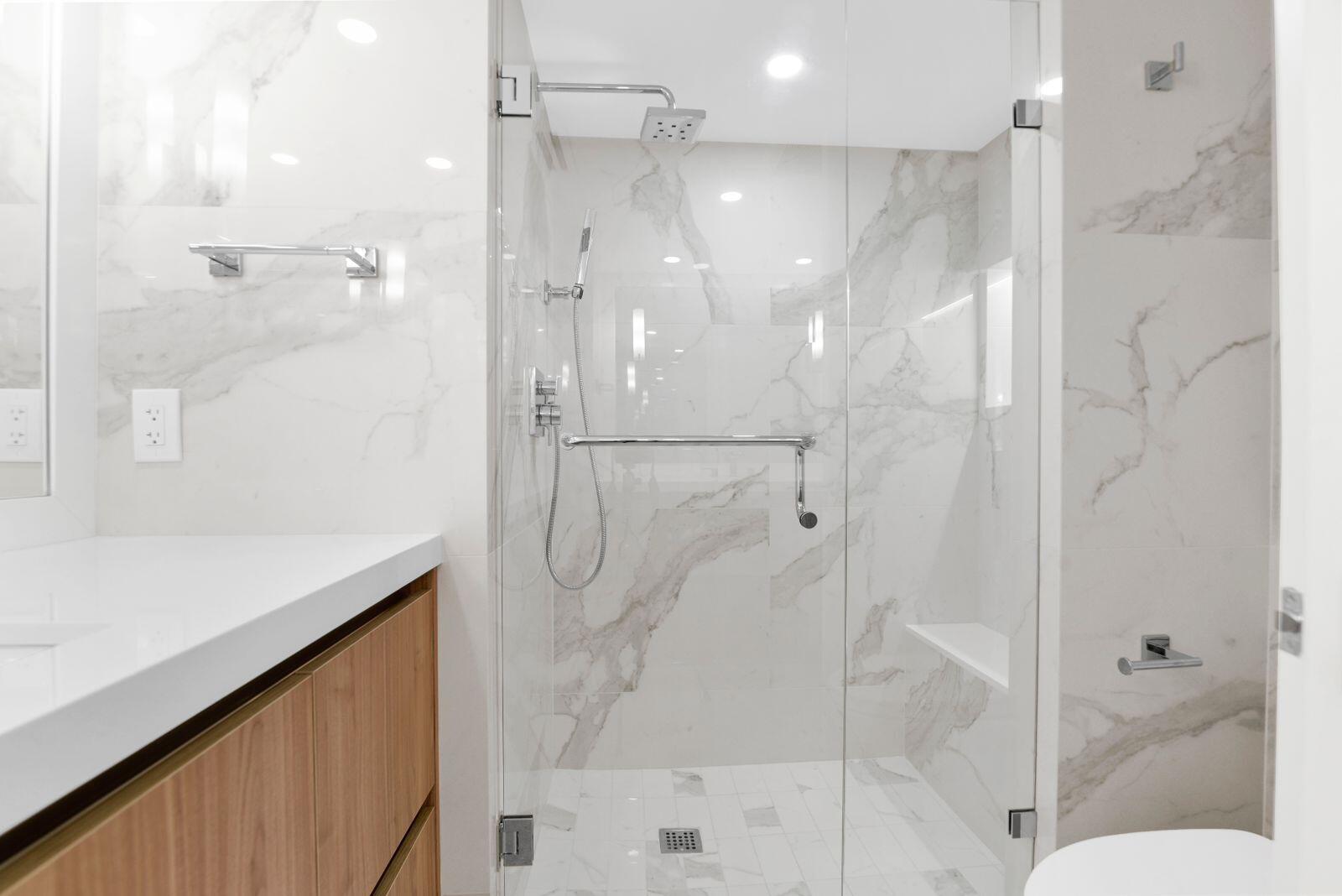 500 South Ocean Boulevard, Unit PH6 Boca Raton, FL 33432 - Photo 19 of 44 Guest bathroom