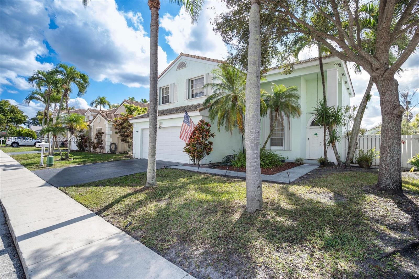 13930 Oak Ridge Drive Davie, FL 33325 - Photo 3 of 54 a view of a yard and front a house