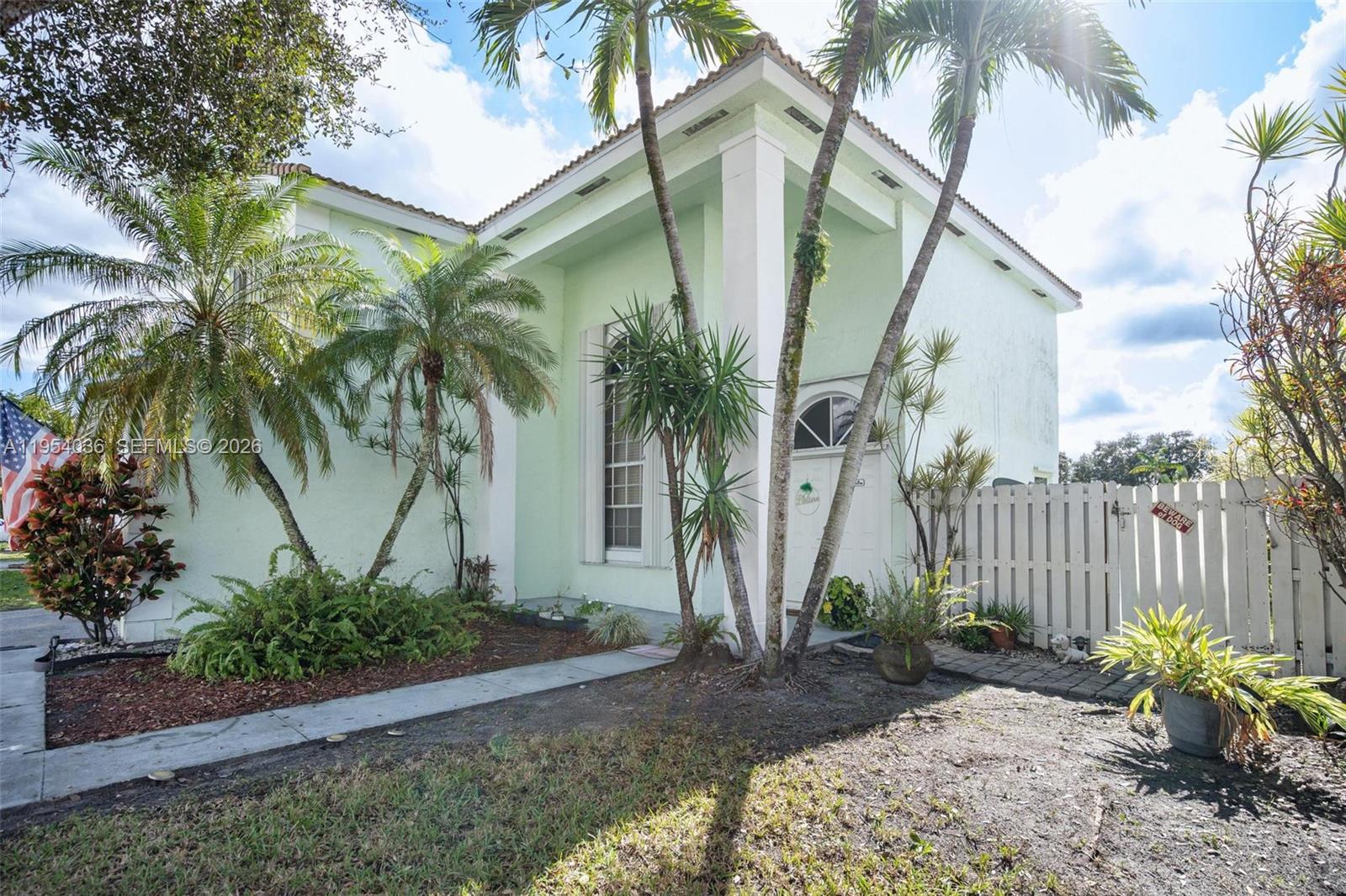 13930 Oak Ridge Drive Davie, FL 33325 - Photo 5 of 54 a front view of a house with garden