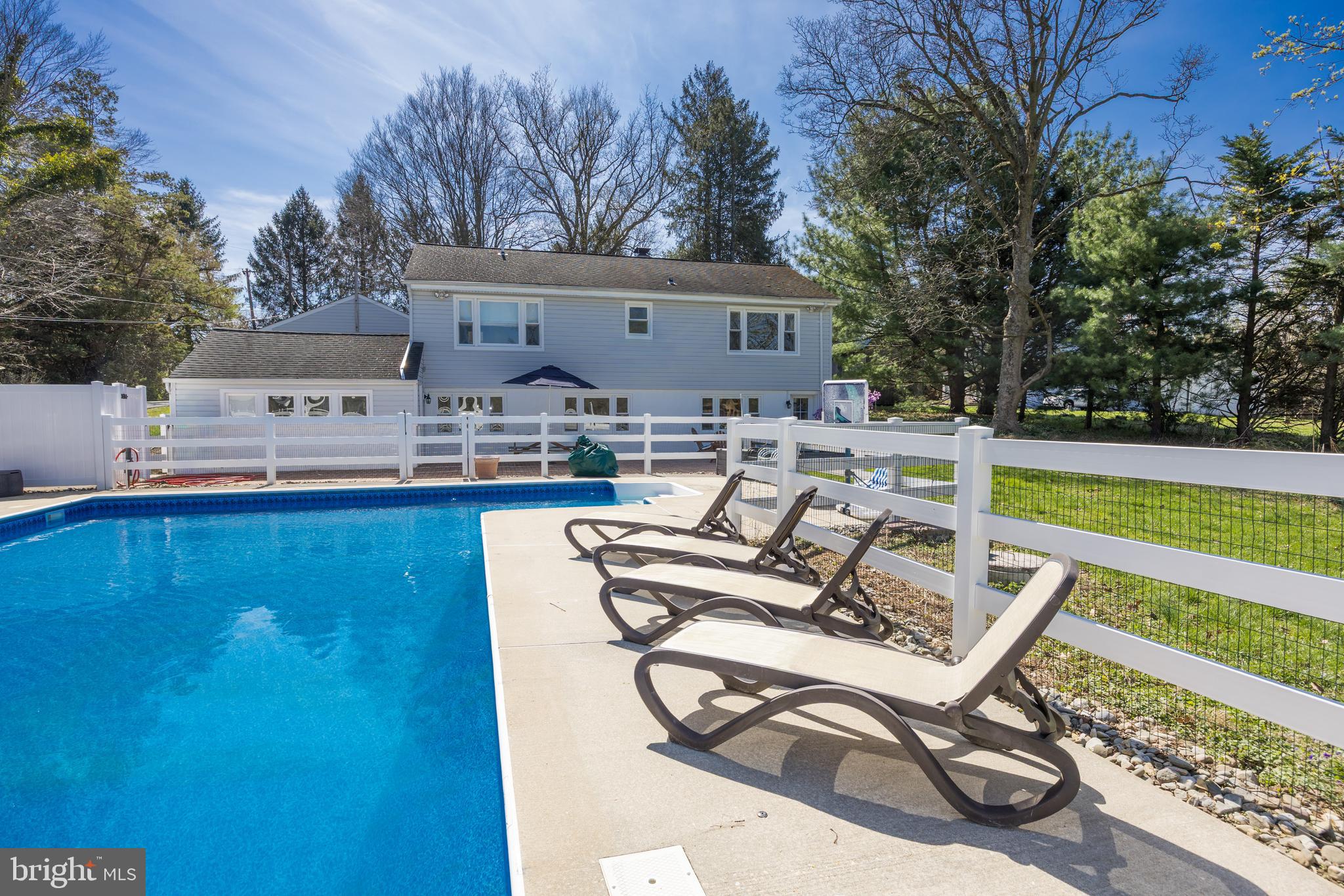 820 Sharpless Road Hockessin, DE 19707 - Photo 3 of 55