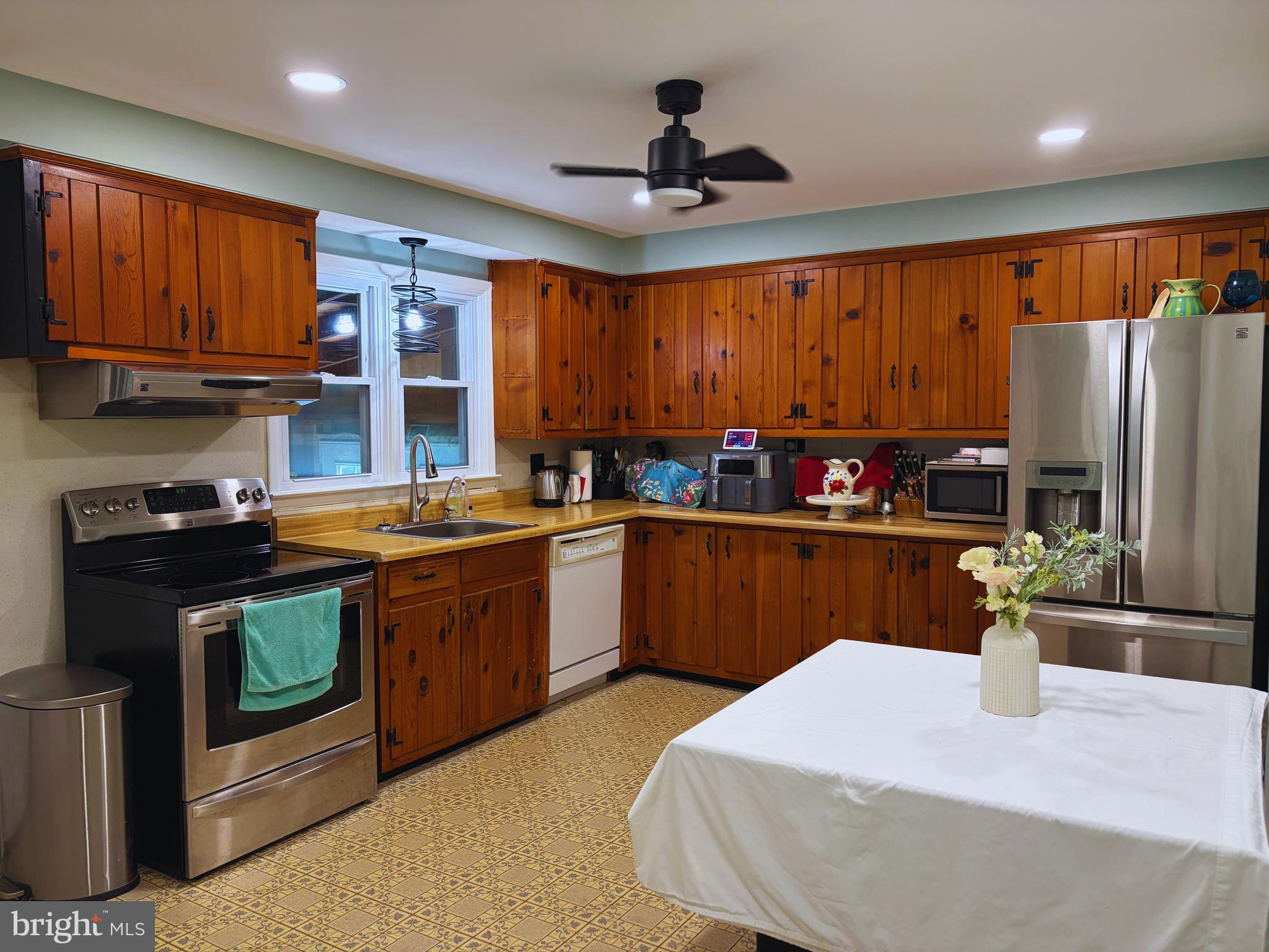 25 Valley Road Wyomissing, PA 19610 - Photo 9 of 10