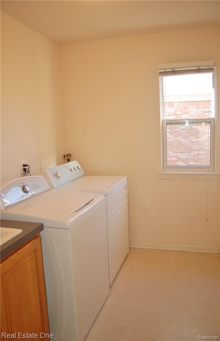 3073 Florence Court Rochester, MI 48309 - Photo 14 of 19 laundry.JPG