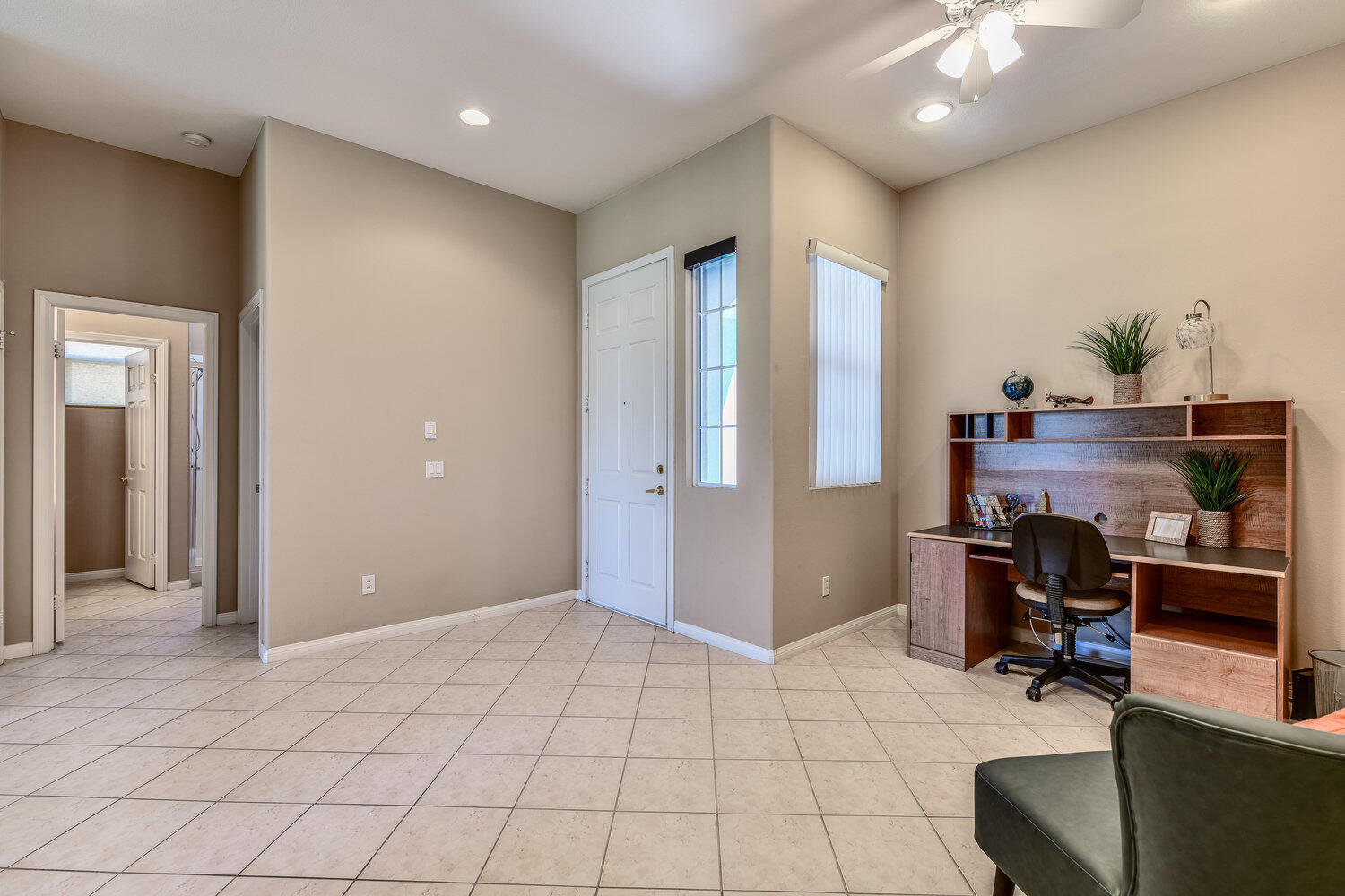 80538 Knightswood Road Indio, CA 92201 - Photo 7 of 32 a view of a workspace