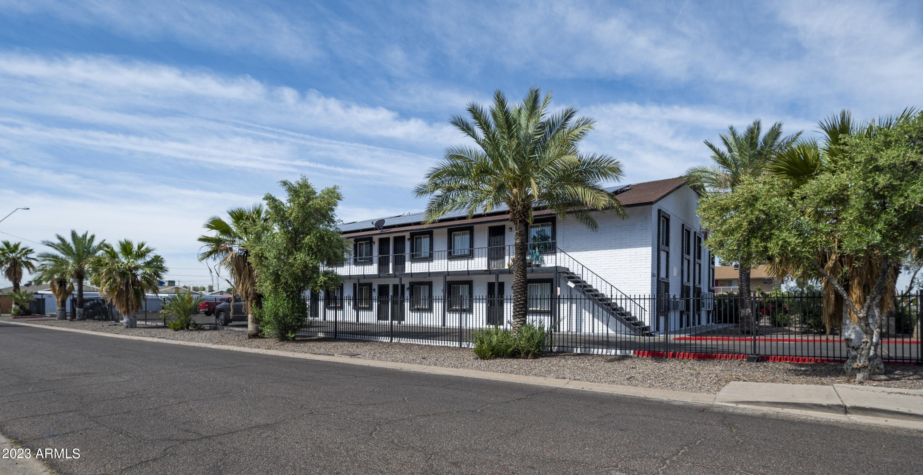 1703 West Mountain View Road Phoenix, AZ 85021 - Photo 2 of 2 HDR_4607 - Cropped