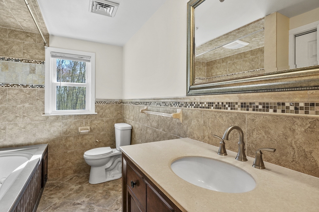 101 Oxford Road Charlton, MA 01507 - Photo 12 of 33