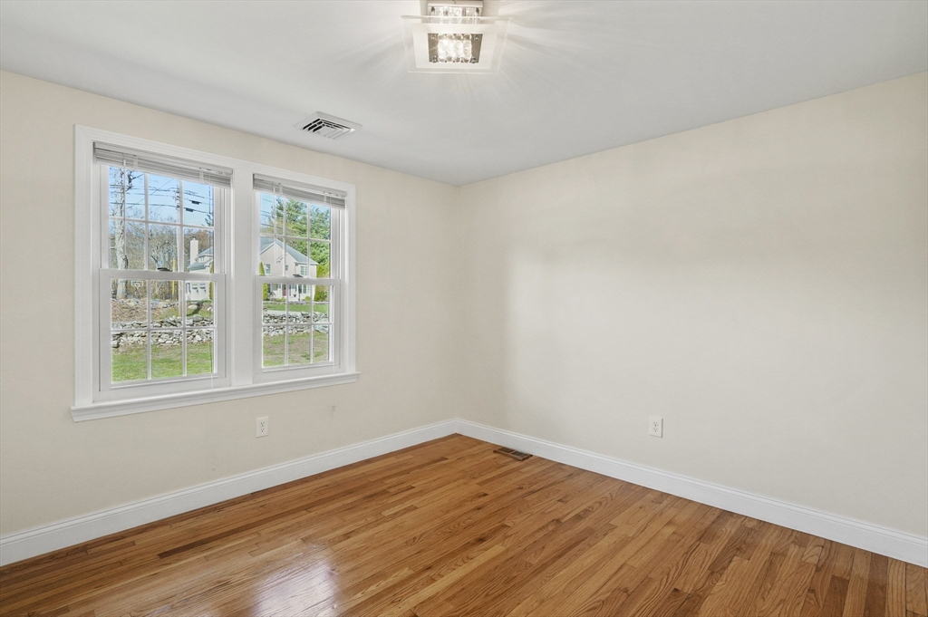 101 Oxford Road Charlton, MA 01507 - Photo 16 of 33