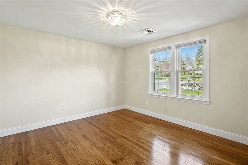 101 Oxford Road Charlton, MA 01507 - Photo 18 of 33