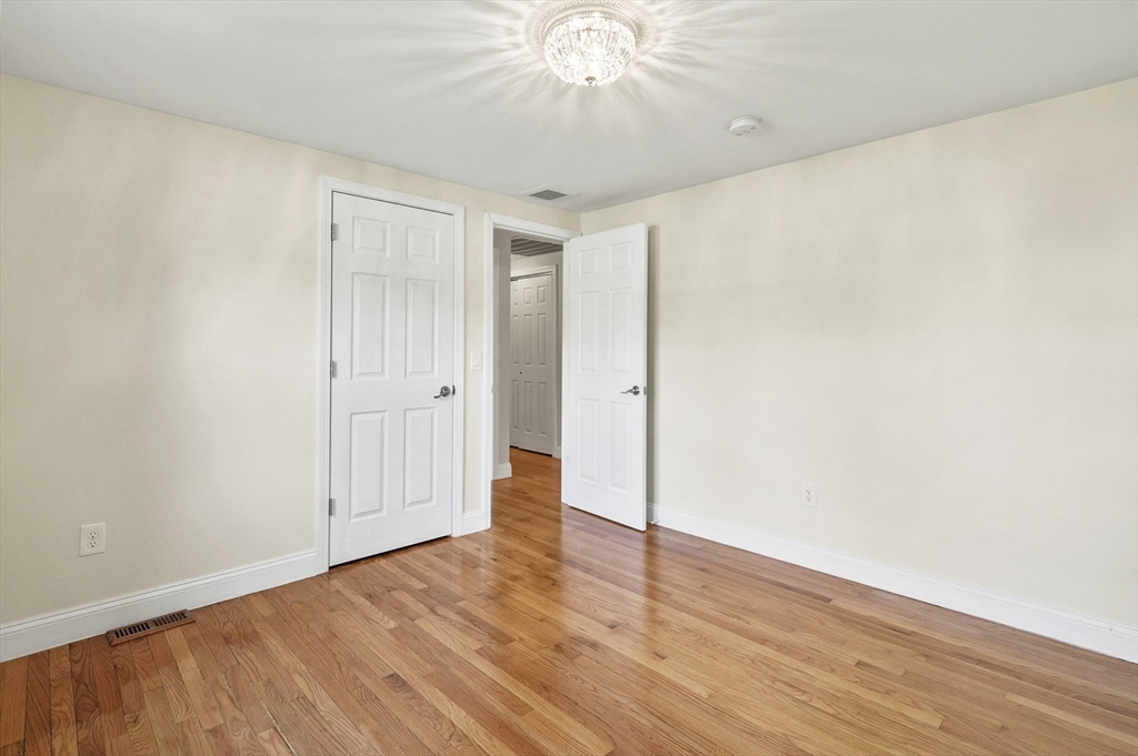 101 Oxford Road Charlton, MA 01507 - Photo 19 of 33