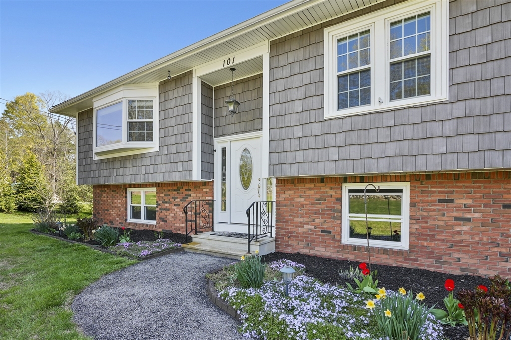 101 Oxford Road Charlton, MA 01507 - Photo 2 of 33