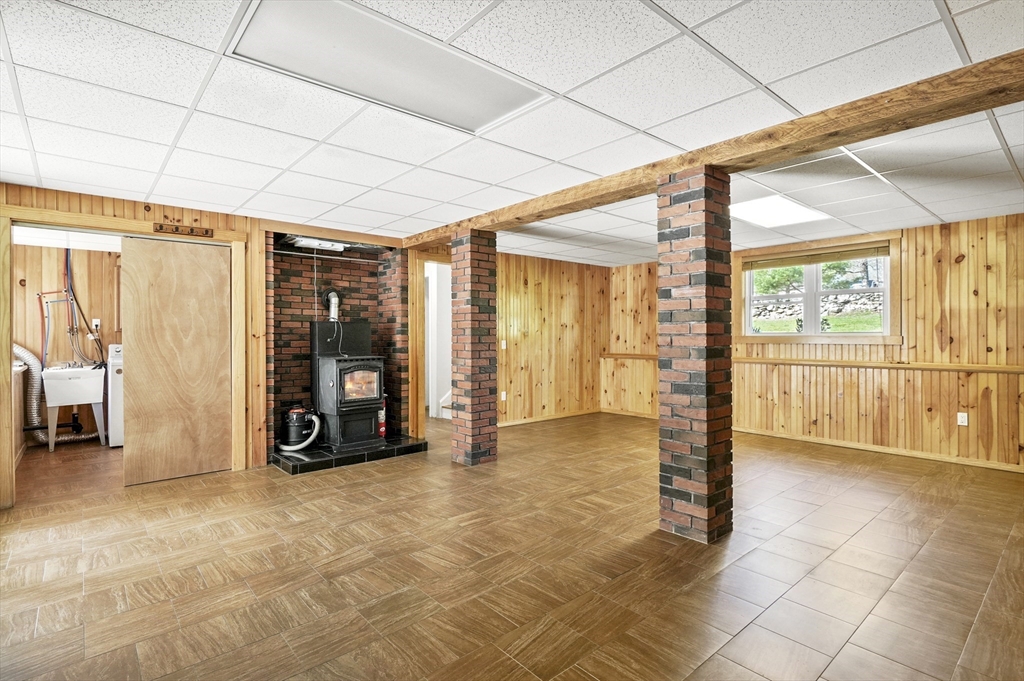 101 Oxford Road Charlton, MA 01507 - Photo 22 of 33