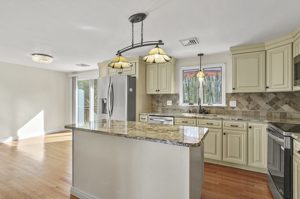 101 Oxford Road Charlton, MA 01507 - Photo 4 of 33