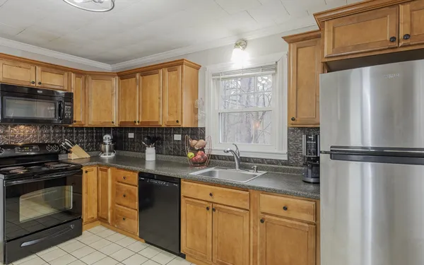 $360,000 | 646 Court Street, Keene, NH 03431