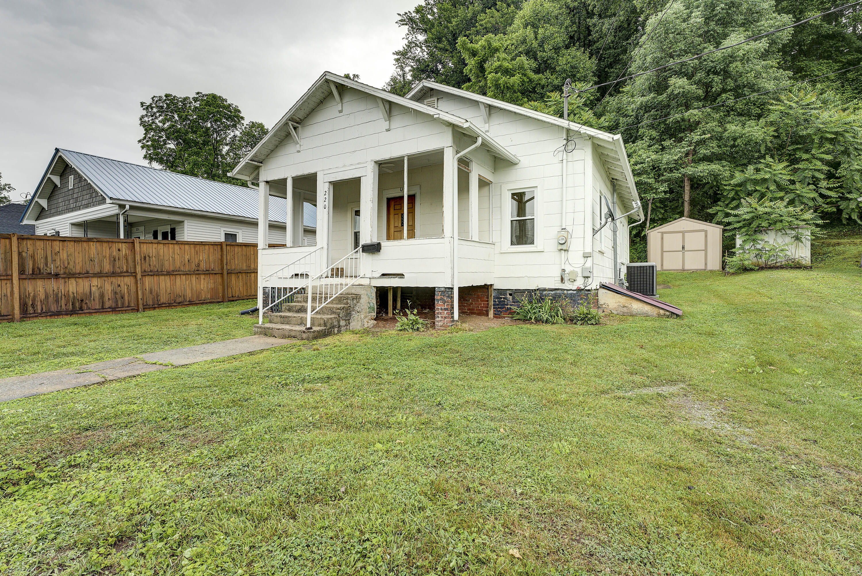 220 New Avenue Erwin, TN 37650 - Photo 2 of 22 New-19