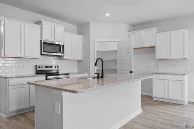 $339,900 | 2262 Windridge Avenue, Zachary, LA 70791