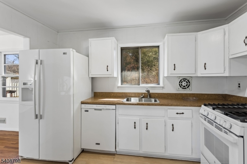 39 Gage Road East Brunswick, NJ 08816 - Photo 7 of 24