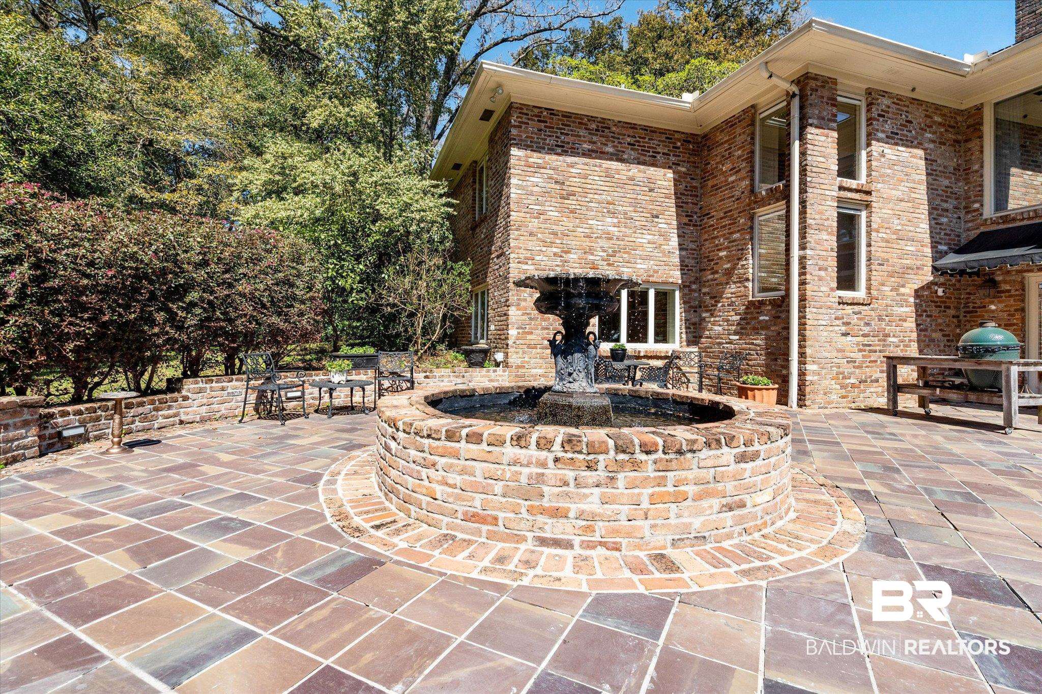 4 Kingsway Mobile, AL 36608 - Photo 33 of 44 View of patio