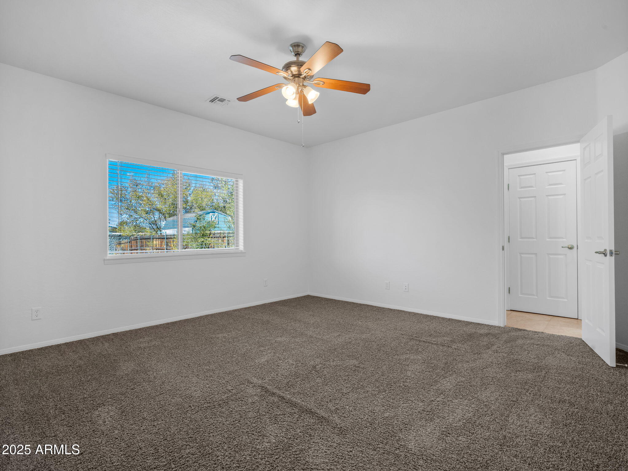 907 Quarter Horse Road Williams, AZ 86046 - Photo 16 of 26 a view of an empty room with window