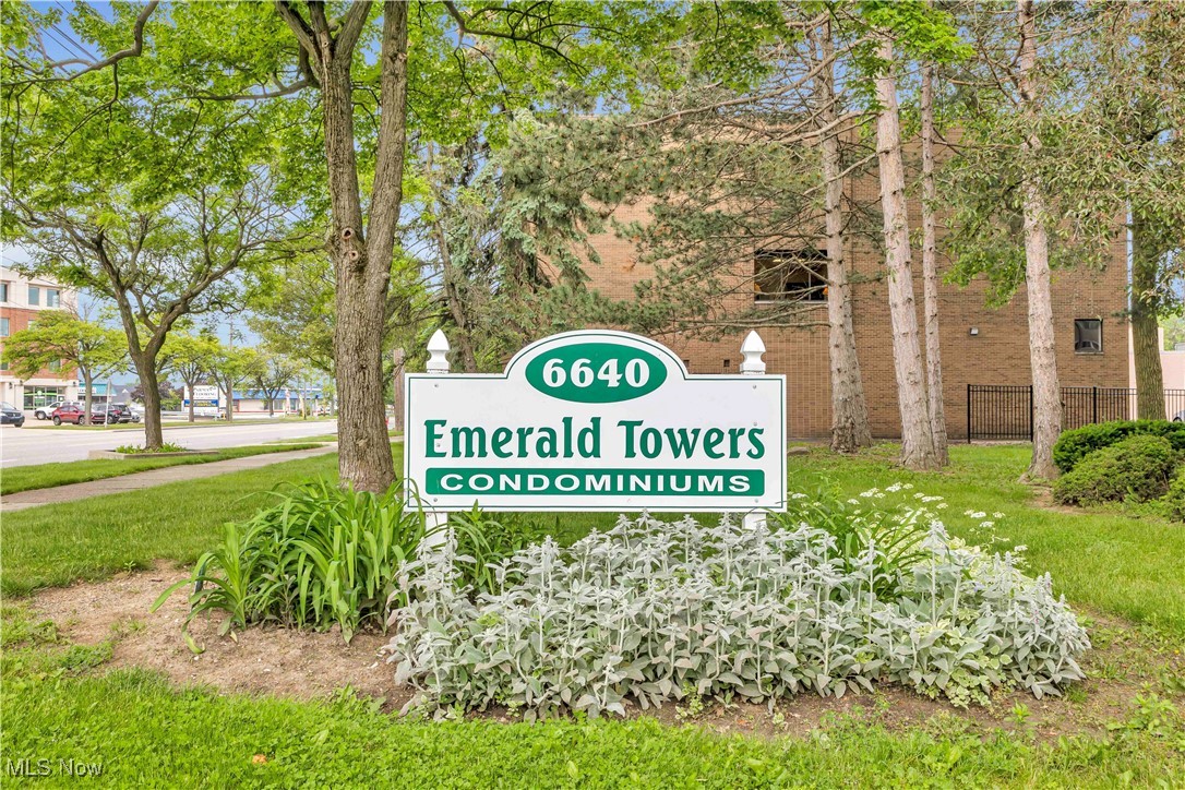 6640 Pearl Road, Unit 104 Cleveland, OH 44130 - Photo 2 of 31 View of community sign