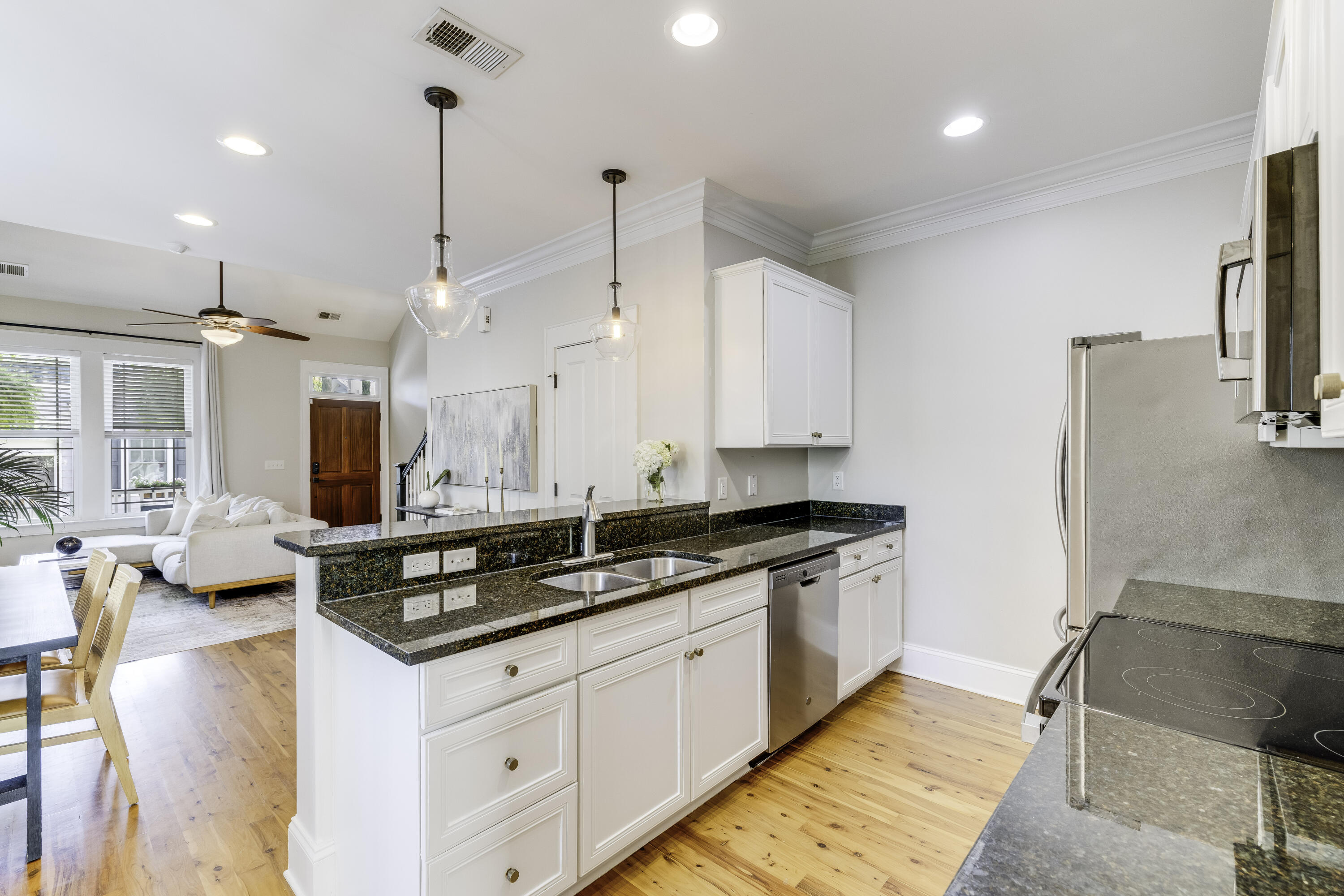 4 Senate Street Charleston, SC 29403 - Photo 15 of 34 Kitchen