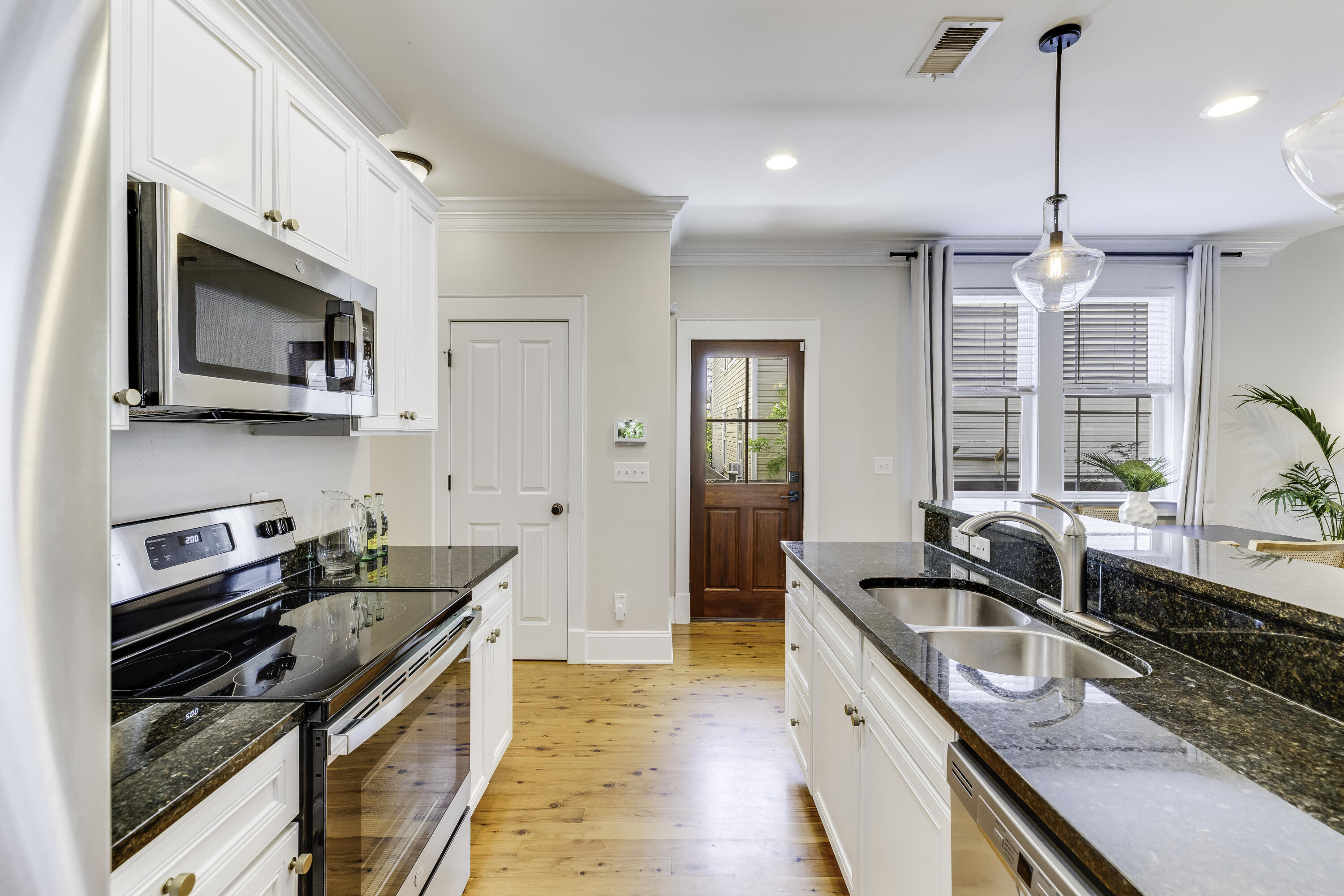 4 Senate Street Charleston, SC 29403 - Photo 19 of 34 Kitchen