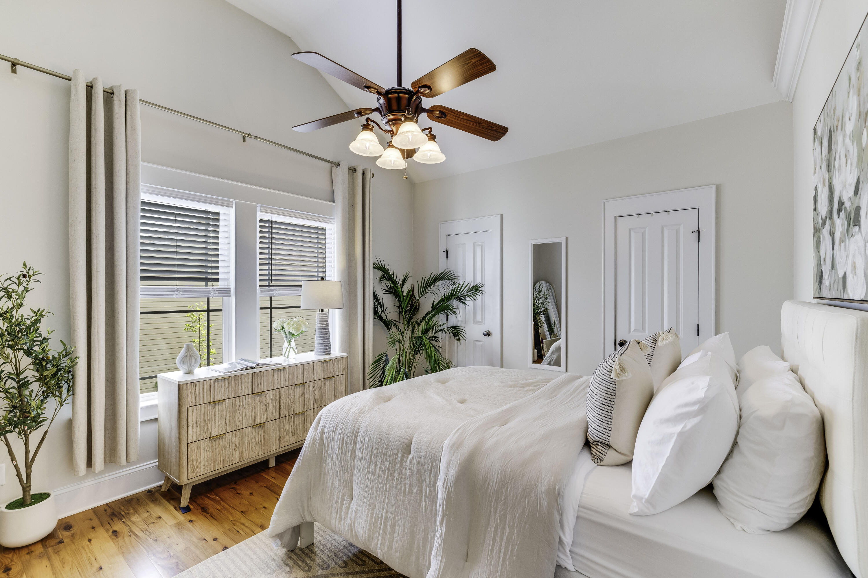 4 Senate Street Charleston, SC 29403 - Photo 20 of 34 Primary Suite
