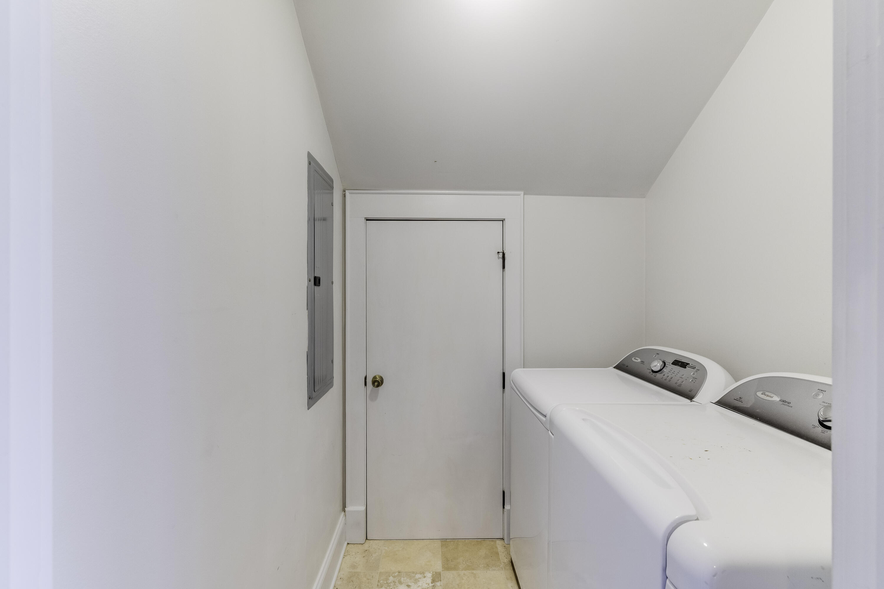 4 Senate Street Charleston, SC 29403 - Photo 28 of 34 Laundry Room