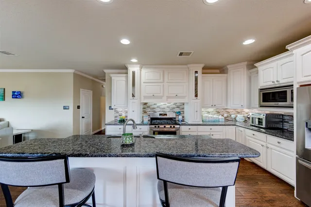 $500,000 | 1052 Redfish Street, Bayou Vista, TX 77563