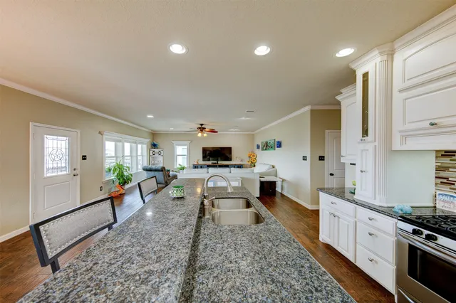 $500,000 | 1052 Redfish Street, Bayou Vista, TX 77563