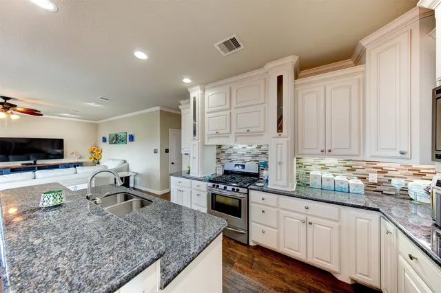 $500,000 | 1052 Redfish Street, Bayou Vista, TX 77563