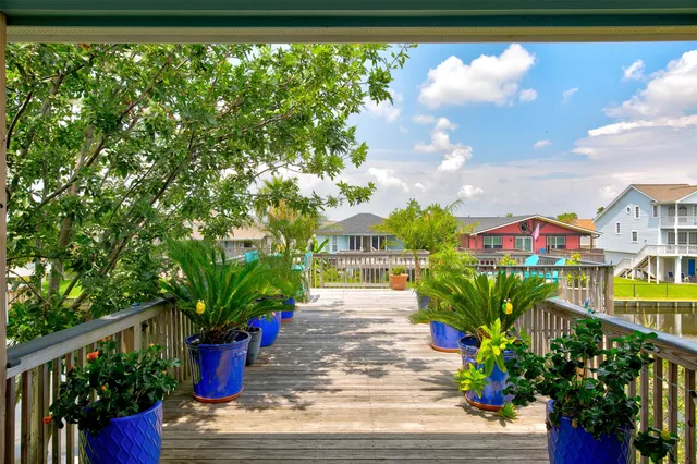 $500,000 | 1052 Redfish Street, Bayou Vista, TX 77563