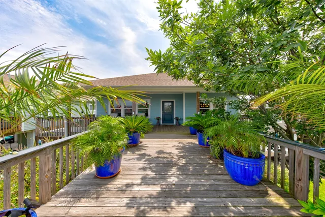 $500,000 | 1052 Redfish Street, Bayou Vista, TX 77563