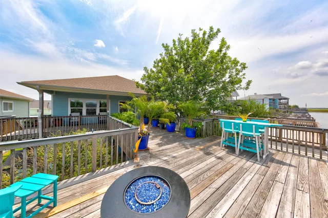 $500,000 | 1052 Redfish Street, Bayou Vista, TX 77563